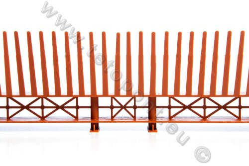 Eresz szellőzőléc fésűvel