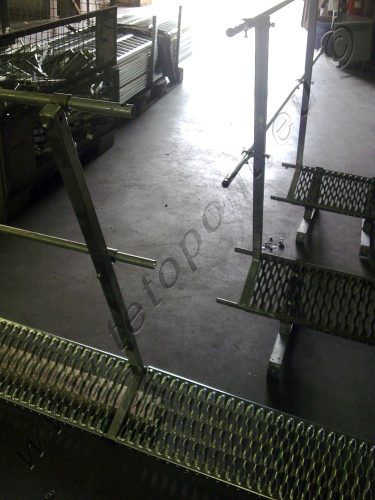 Korlát szett tetőjárda kialakításához horganyzott és festett Magyar